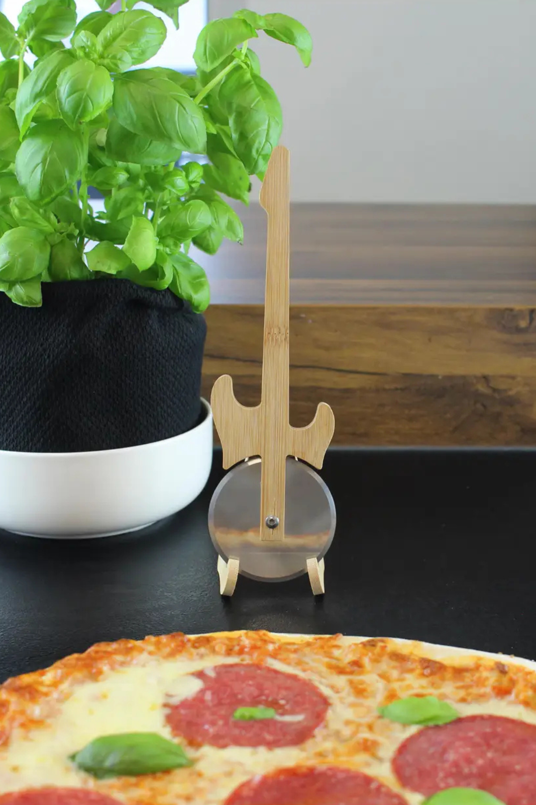 Guitar pizza cutter with stand
