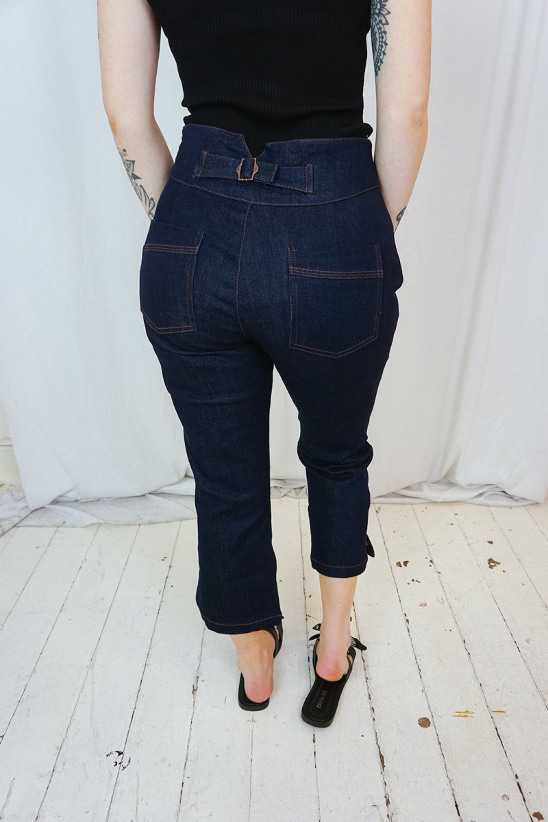 Dark Denim Joan Capri - Trousers - Queen Kerosin